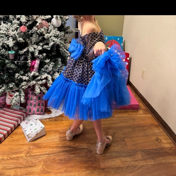 Dress - Picture 1 of 3